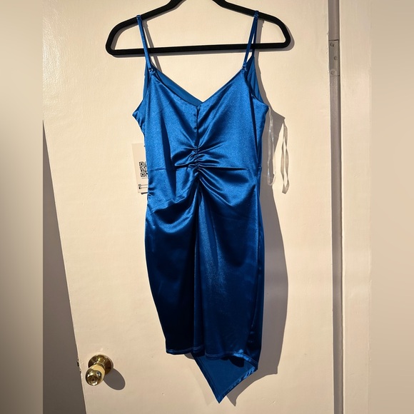 Gorgeous dress - Picture 4 of 5
